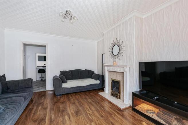4 bed Semi-Detached for sale Image 5