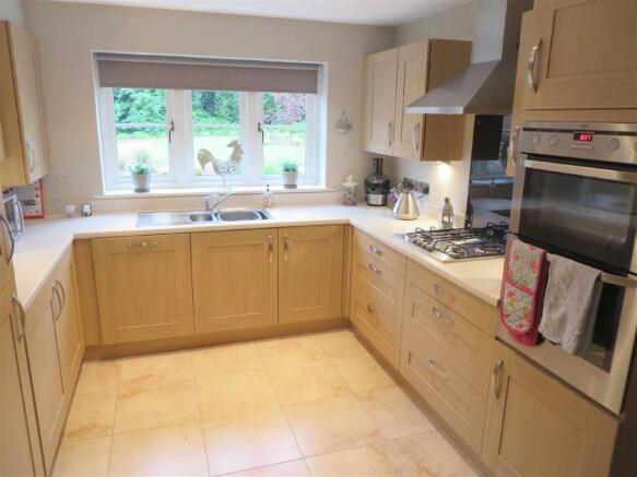 DINING KITCHEN (FRON