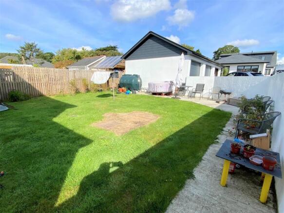 21 East Road Garden