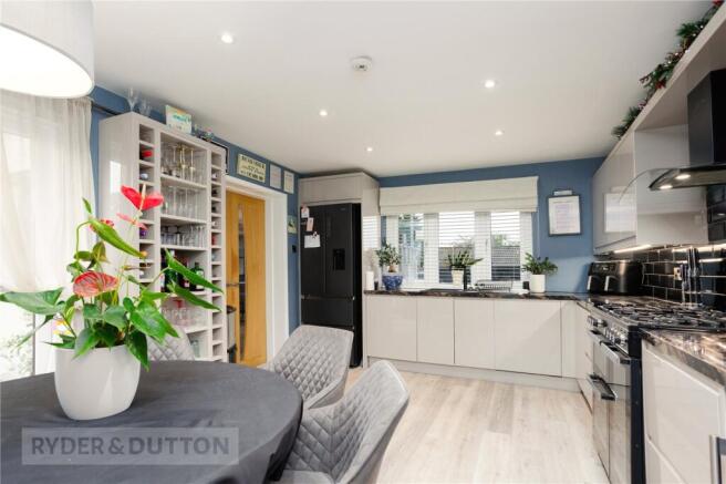 4 bed Detached for sale Image 4