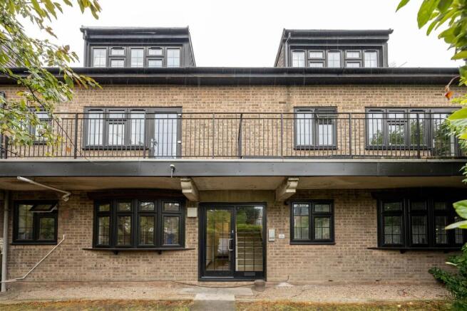 Forest Road, E11