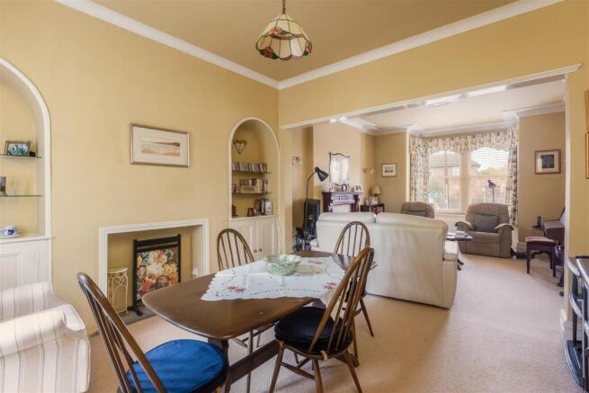 5 bed House for sale Image 6