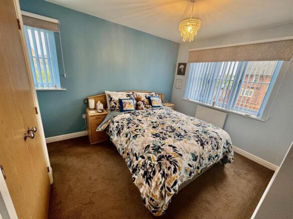 4 bed Semi-Detached for sale Image 9