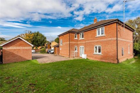 Hazel Avenue, Farnborough, Hampshire, GU14
