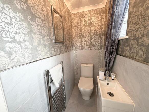4 bed Detached for sale Image 8