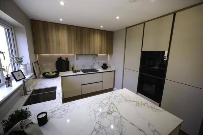 5 bed Link Detached House for sale Image 7