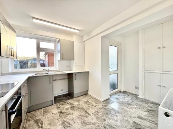 Blackbirds Close, Rogerstone, Newport, NP10 photo 4