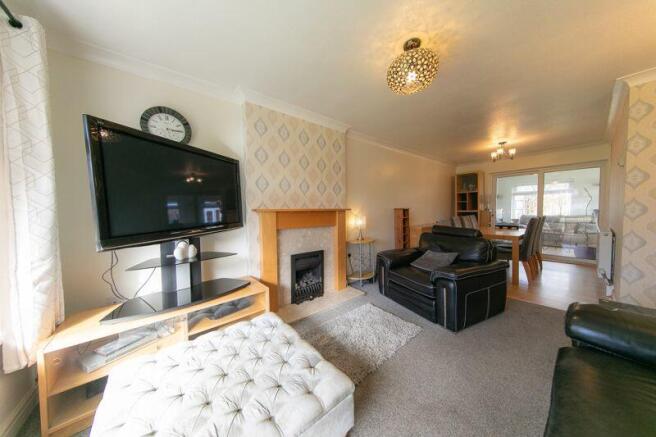 Lounge & dining room
