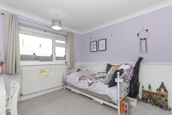 Bed 2.jpg