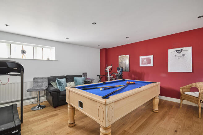 5 bed Detached for sale Image 10