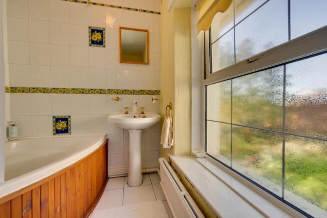 En-suite bathroom