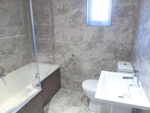 BATHROOM/WC