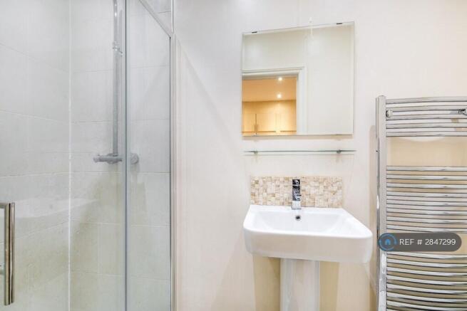 £895 Ensuite