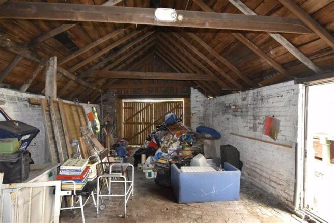 Garage/Lock Up