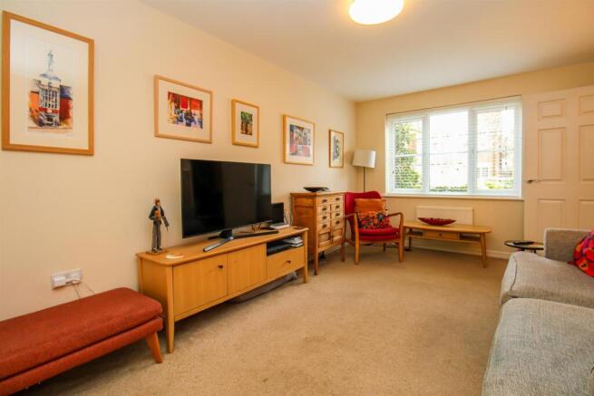 5 bed Detached for sale Image 7