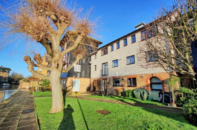 COMMUNAL GARDENS
