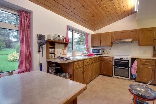4 bed Detached for sale Image 11