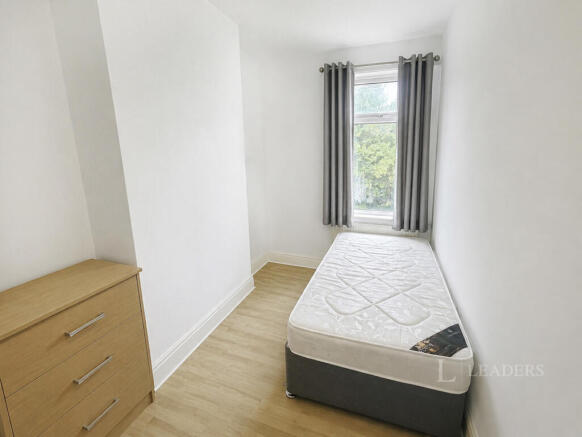 3 bed Terraced to rent Image 8