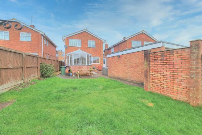 Garden & Rear Aspect