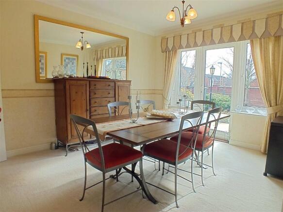 FORMAL DINING ROOM