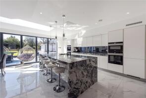 20, Gaviots Way, Gerrards Cross SL9 7DX