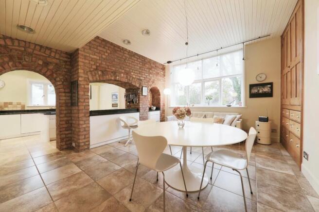 7 bed Detached for sale Image 7