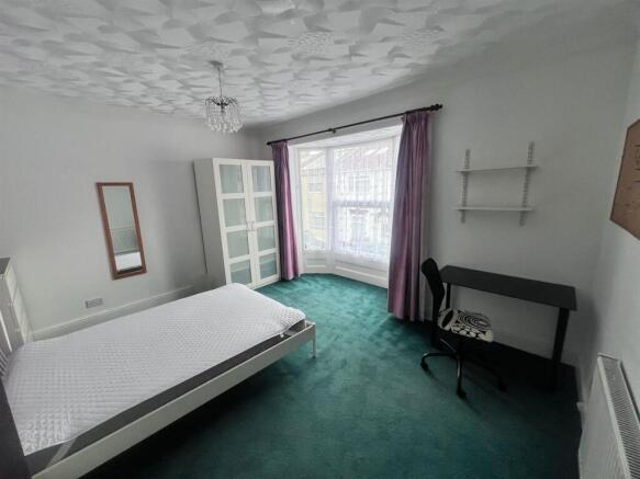 Bed1.jpg