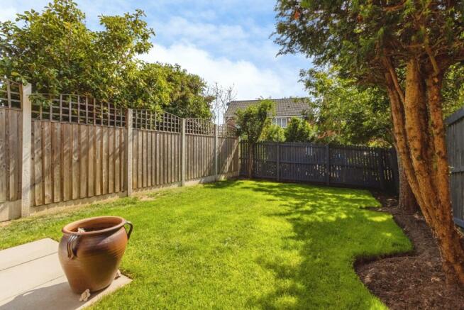 4 bed Semi-Detached for sale Image 4