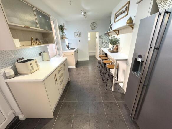 KITCHEN/BREAKFAST ROOM