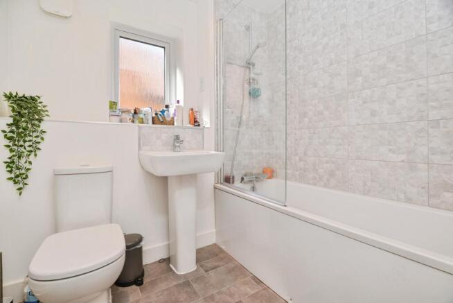 4 bed Detached for sale Image 12
