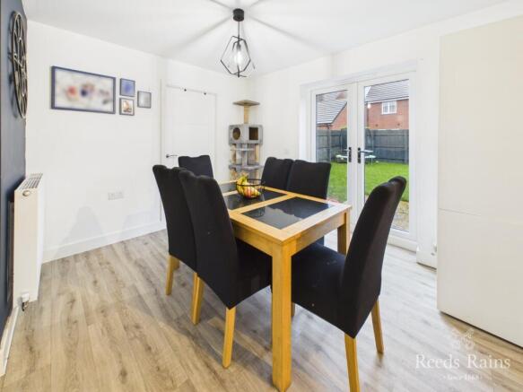 4 bed Detached for sale Image 9