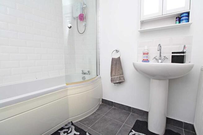 Bathroom (2).JPG