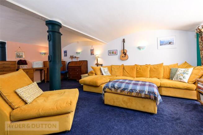 3 bed Apartment for sale Image 9