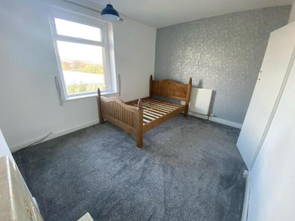 2 bed Terraced to rent Image 4
