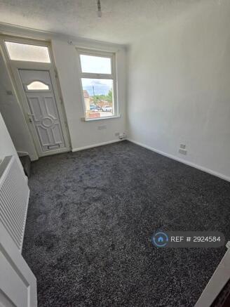 2 bed Terraced to rent Image 5