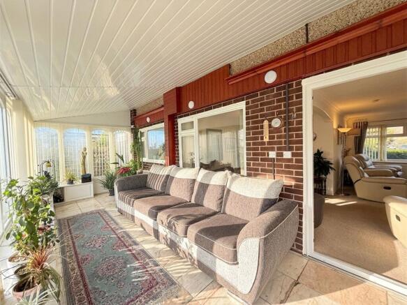 5 bed Detached for sale Image 12