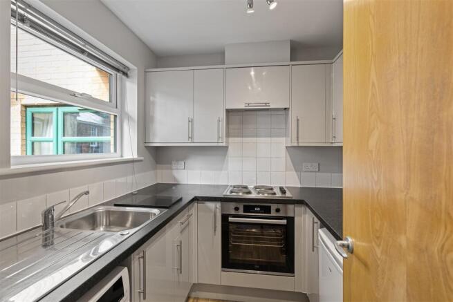 2 bed Flat to rent Image 7