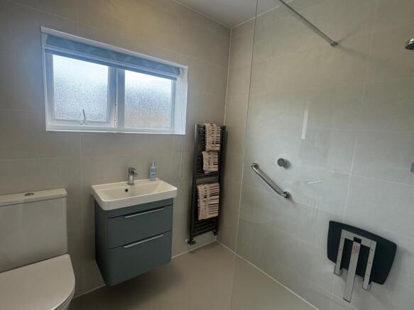 2 bed Detached Bungalow for sale Image 8