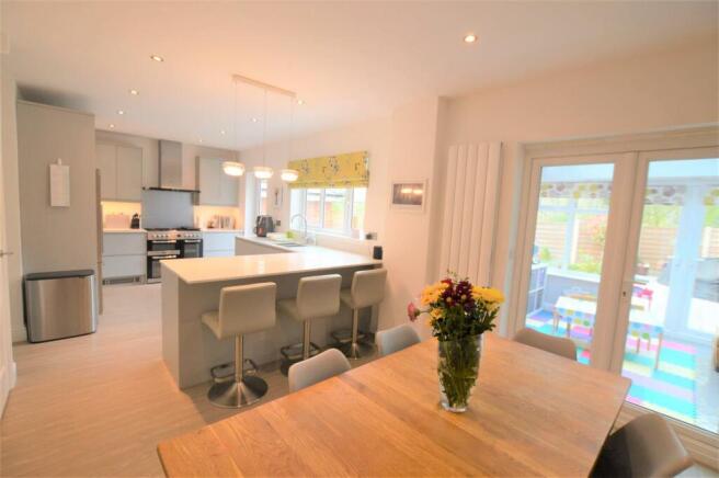 Open plan kitchen/dining room