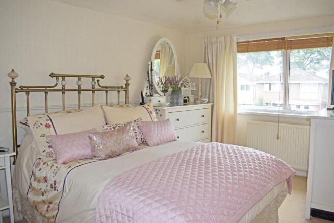32 Pine Grove, bed 1 new.jpg