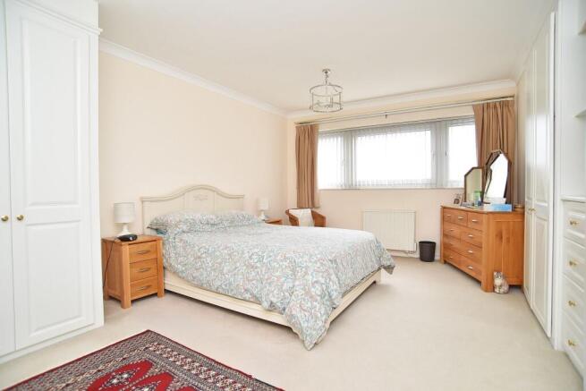 3 bed Flat for sale Image 7