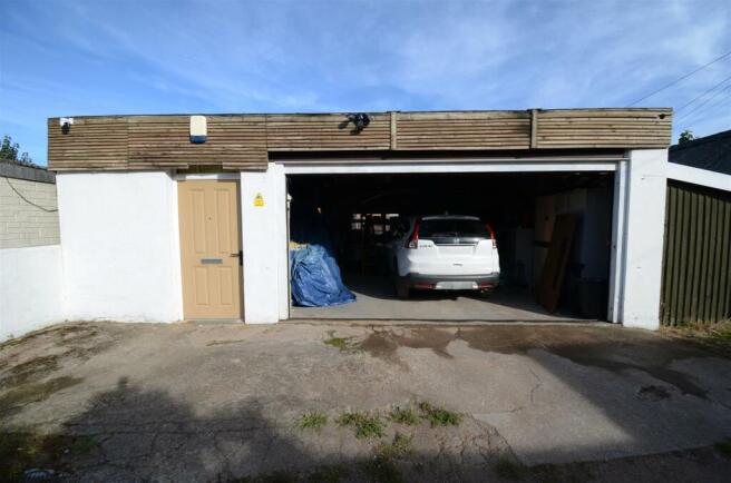 GARAGE & WORKSHOP