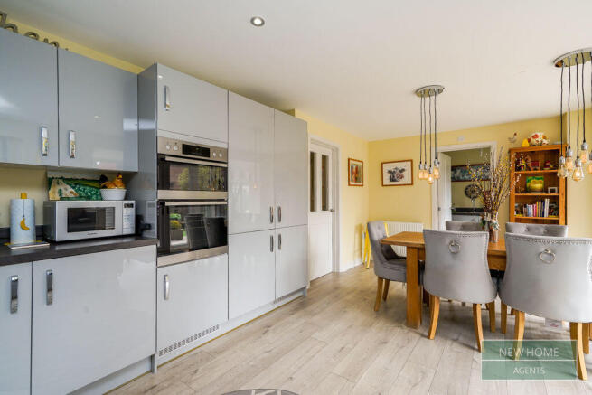 4 bed Detached for sale Image 4