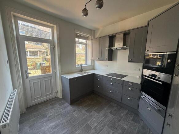 3 bed End of Terrace to rent Image 4
