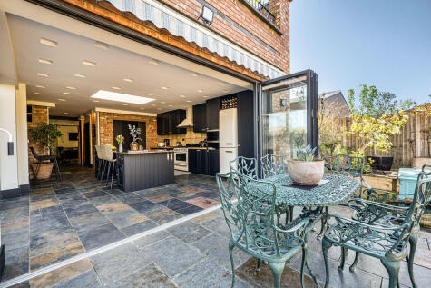 Bedford Road, Cople, MK44
