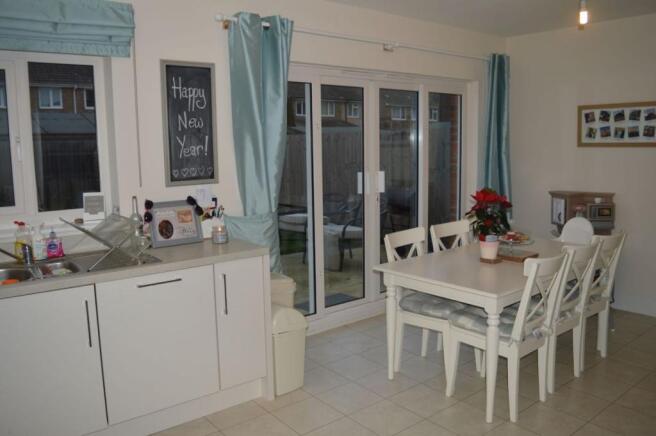 KITCHEN/DINING ROOM