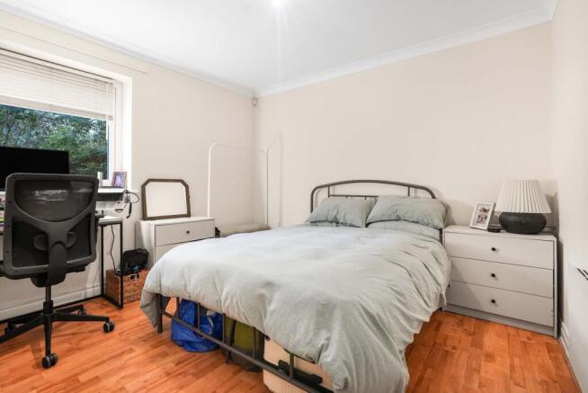 2 bed Flat to rent Image 11