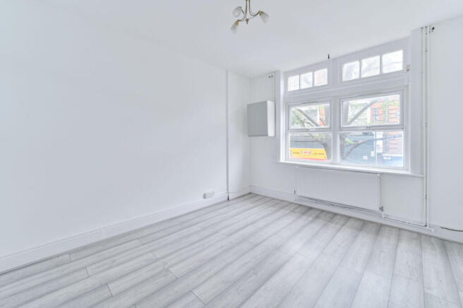 2-bed flat on Hare Street, Woolwich, London, SE18, £250,000