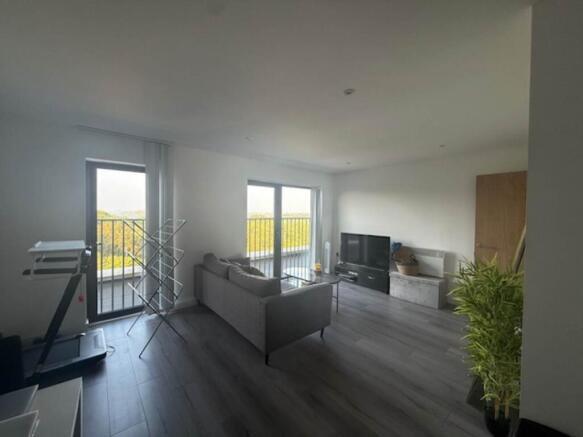 1 bed Flat to rent Image 4
