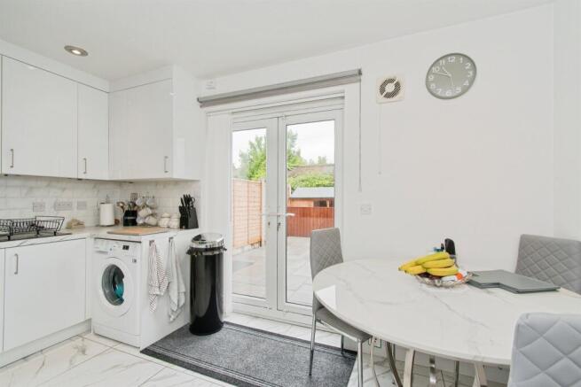 2 bed Terraced for sale Image 7